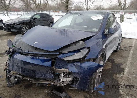 2021 Tesla Model Y Long Range Dual Motor All-Wheel Drive z USA, uszkodzony, nr VIN 5YJYGAEE1MF281564